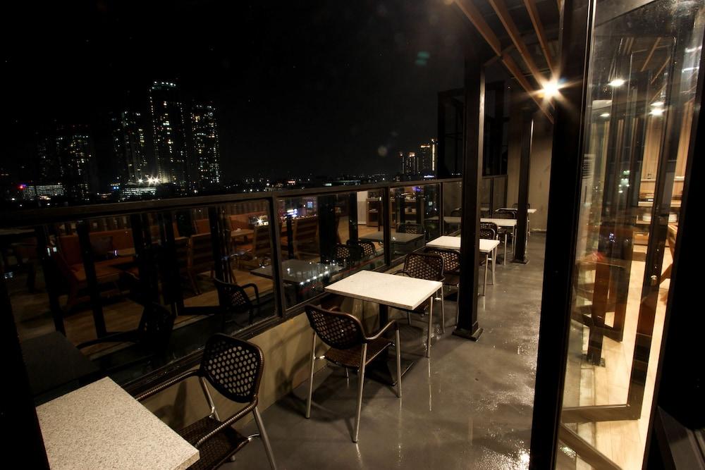 Kuretakeso Kemang Hotel Джакарта Екстериор снимка