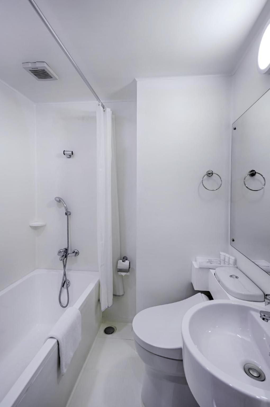 Kuretakeso Kemang Hotel Джакарта Екстериор снимка