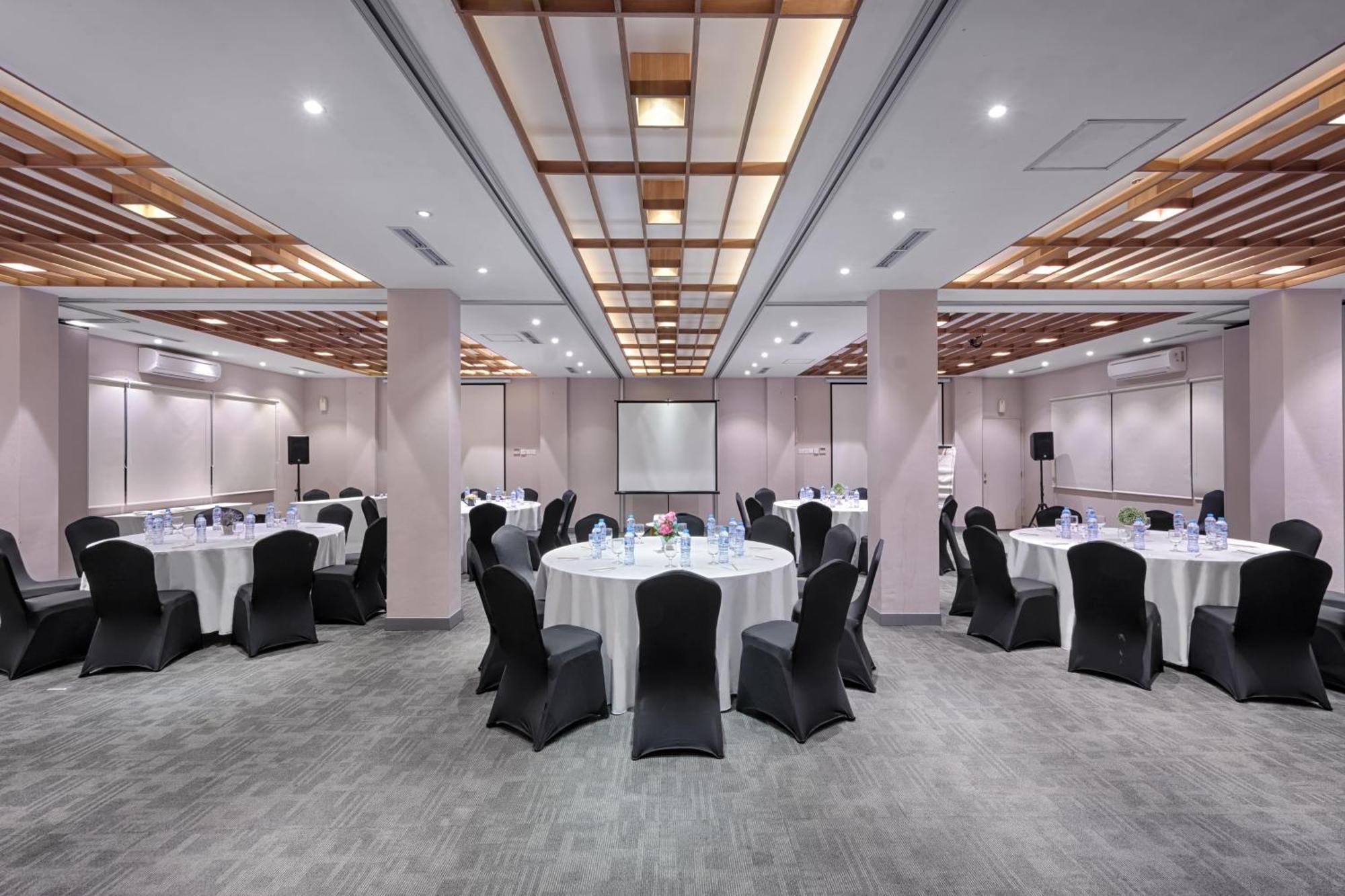Kuretakeso Kemang Hotel Джакарта Екстериор снимка