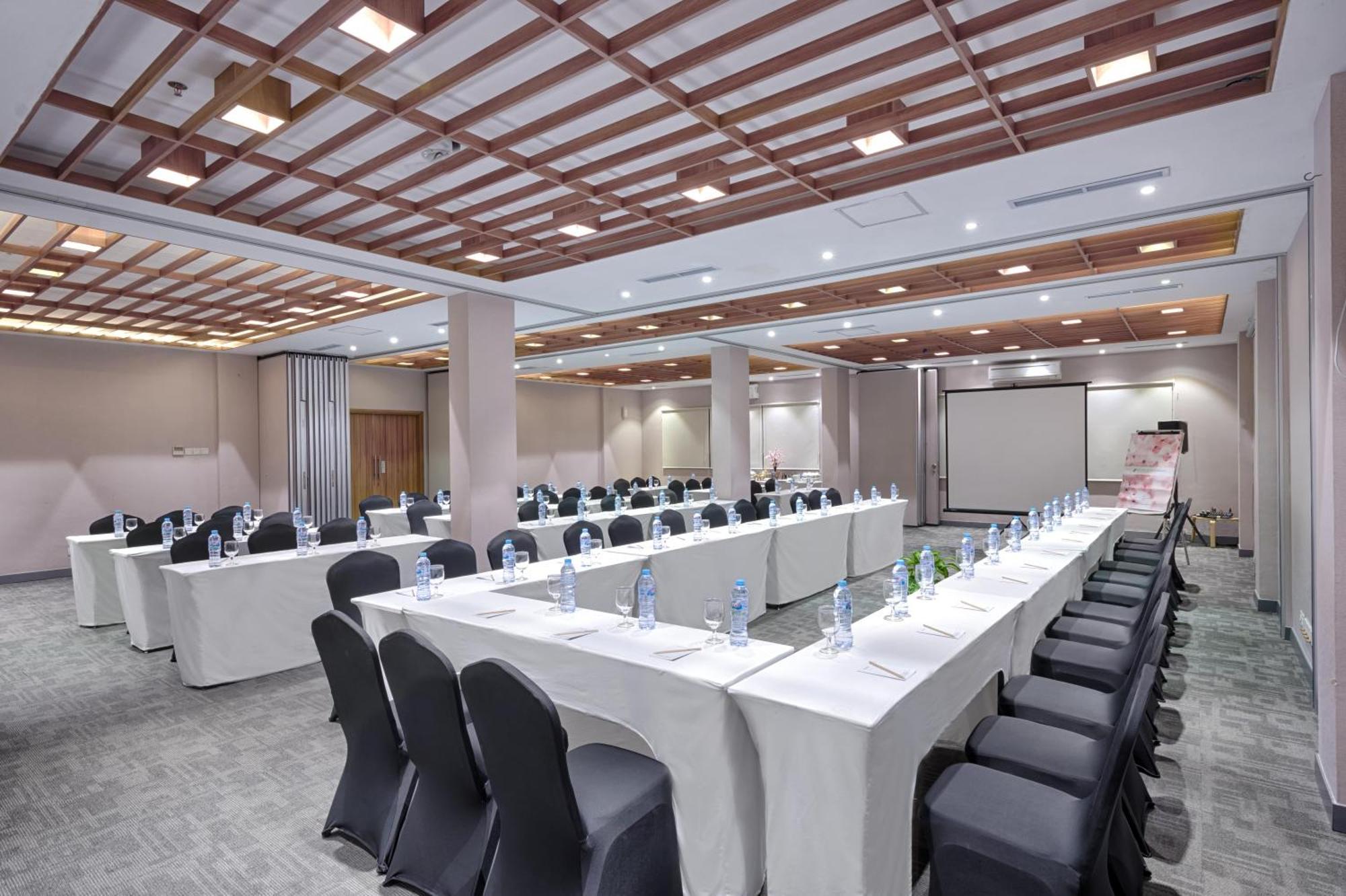 Kuretakeso Kemang Hotel Джакарта Екстериор снимка