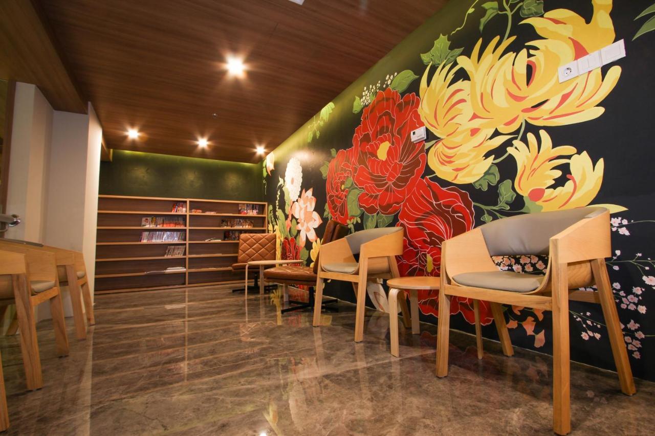 Kuretakeso Kemang Hotel Джакарта Екстериор снимка